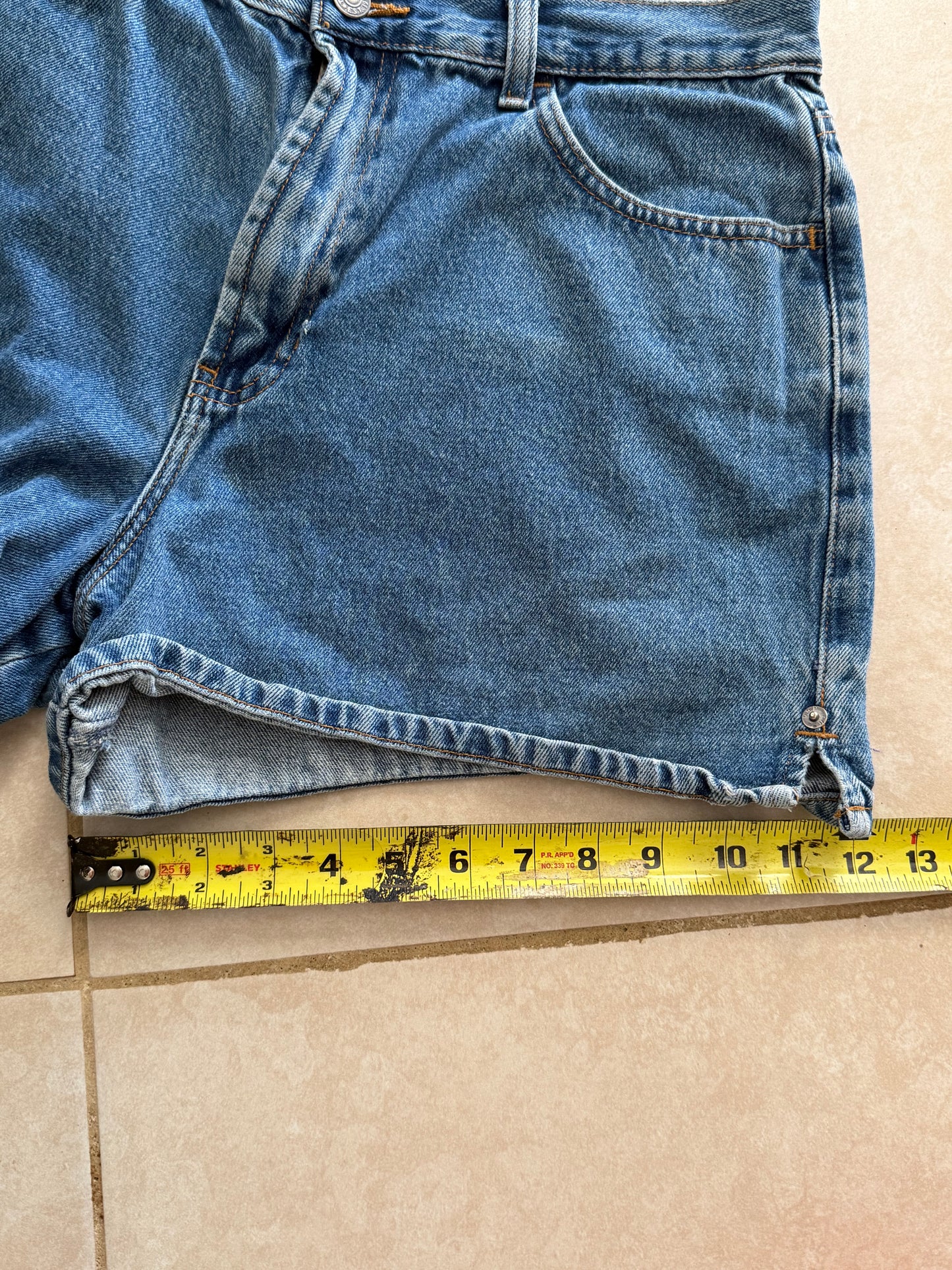Vintage 90’s/00’s Gap Medium Wash Denim Shorts