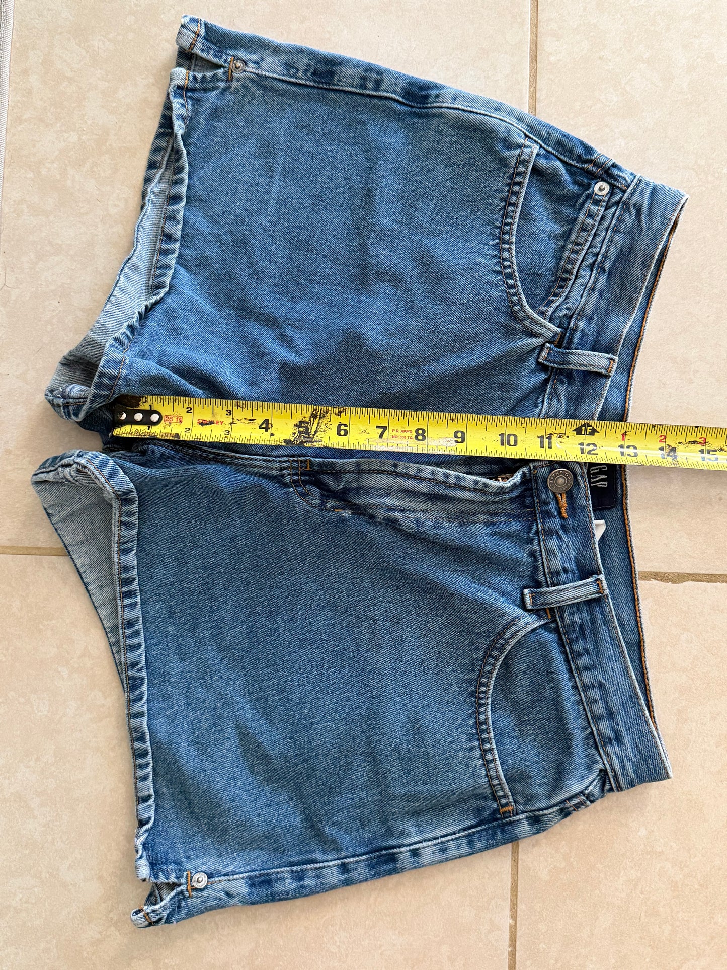 Vintage 90’s/00’s Gap Medium Wash Denim Shorts