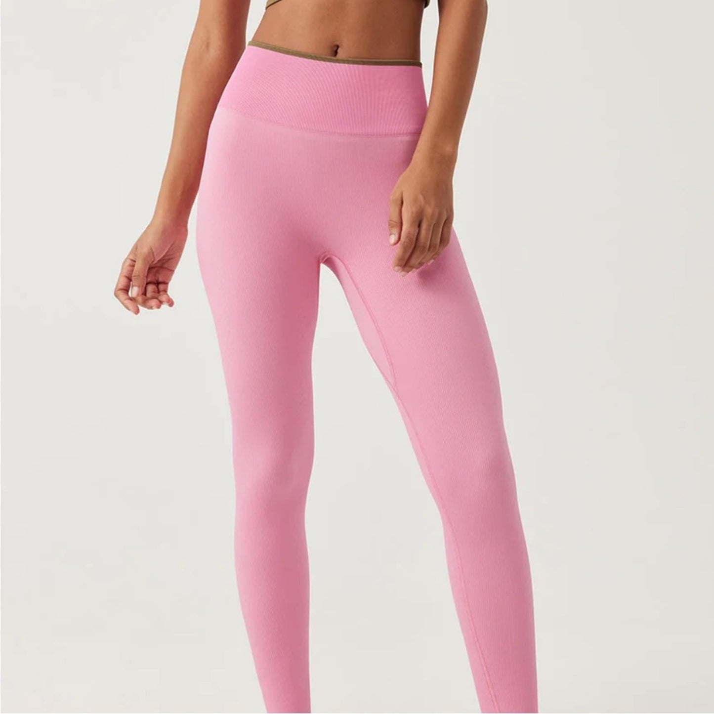 NWT Outdoor Voices Bubblegum Seamless Ribbed 7/8 Leggings M